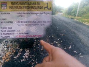 Belum Lama Dikerjakan, Proyek Hotmix Senilai 4,9 Milyar Sudah Mengalami Kerusakan