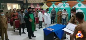 Camat Batang Asai Dilantik Jadi Pejabat Kades Bukit Berantai.