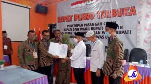 KPU Muratara Tetapkan HDSTULLAH Sebagai Bupati Dan Wakil Bupati Terpilih