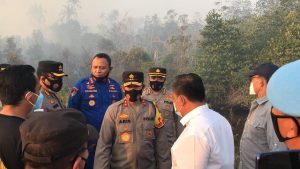 Kapolda Kepri Pimpin Langsung Pemadaman Kebakaran Lahan di Pulau Galang.