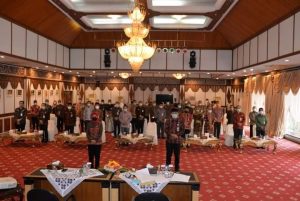 Pimpin Rapat Staf Lengkap Pj Gubernur Jambi : Kita Fokus Pada Penanganan Covid -19 dan Jaga Kondusifitas Politik