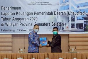 Bupati Serahkan LKPD Muratara Kepada BPK Perwakilan Sumsel