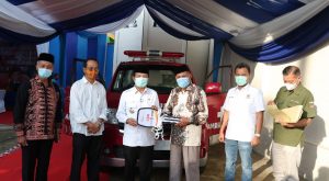 Fachrori Serahkan 1 Unit Ambulance CSR Bank Jambi untuk Masyarakat Mersam