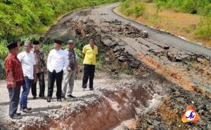 Jalan Rusak di Ketapat Bening, Sebelumnya Sempat Diputus