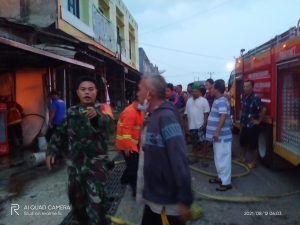 Sijago Merah Melahap Beberapa Toko di Pasar Singkut