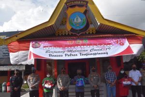 Kapolda Bagikan 150 Paket Sembako Di Polres Tanjungpinang Dan TPA KM.13