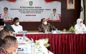 Rudi Jemput dan Antar Rombongan DPR RI
