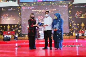 Hadiri Pembukaan A-Plus Batik Kepri Met Gala, Rudi Dorong Batik Batam dan Kepri Terus Berkembang