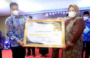 Dewan Pendidikan Batam Anugerahi Rudi Sebagai Pemimpin Peduli Pendidikan