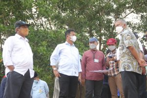 Rudi Tinjau Kesiapan Lahan Relokasi Pedagang di Batubesar dan Masjid Tanjak Bandara