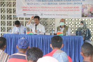 Rudi dan Kemensos Salurkan Bantuan Untuk Suku Laut