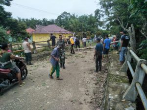Koramil 420-02/Muara Limun Kodim 0420/Sarko Goro Bersama Warga Pembuatan Kampung Pancasila