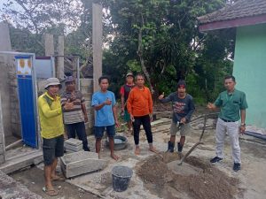 Warga Goro Bersama di Masjid Al-Iklas