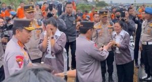 Kapolri Jenguk Langsung Irjen Rusdi Harianto Usai Dievakuasi