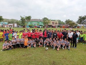 H. Herman Pelani Peduli Sepak Bola di Singkut