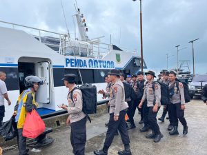 Kapolres Natuna Bersama  Personil Bantu Penanganan Korban Bencana Longsor