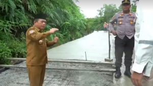 Gubernur Jambi Tinjau Pekerjaan Jalan Batang Asai