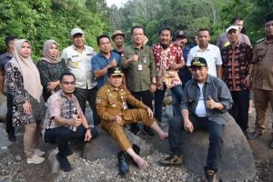 Pj Bupati Sarolangun Dampingi Gubernur Al Haris Berkunjung Ke Batang Asai