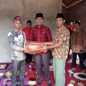 Ketua DPRD Provinsi Jambi Sambangi Desa Sendang Sari Singkut