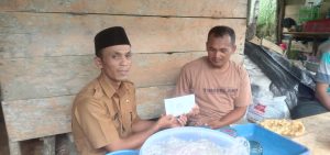 Kades Bukit Talang Mas Bantu Warga Terkena Musibah Kebakaran
