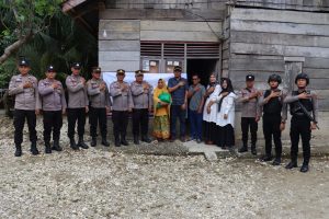 Polres Sarolangun Kembali Bagikan Bansos di Tiga Desa