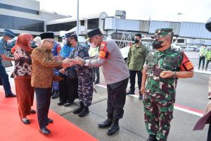 Kapolda Kepri Sambut Kedatangan Wakil Presiden.