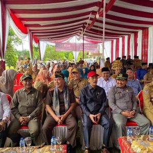 Ketua DPRD Sarolangun Hadiri Louncing Pembagian 10.000 Bendera Merah Putih