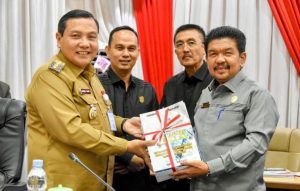 Paripurna Berlangsung Lancar DPRD Terima R-KUA – PPAS APBD Tahun 2024 dari PJ Bupati Sarolangun