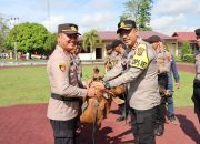 Kapolres Sarolangun Serahkan Hadiah Kambing Kepada Ka Pos Pam Ops Ketupat