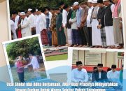 Usai Sholat Idul Adha Berjamaah, AKBP Budi Prasetya Menyerahkan Hewan Qurban Untuk Warga Sekitar Polres Sarolangun