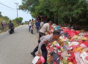 Polsek Tebing Berserta Masyarakat Gotong Royong Bersihkan Sampah