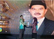 Ketua DPRD Ahmad Jani Terima Penghargaan Gala Winner Indonesia People’s Choice Awards 2025