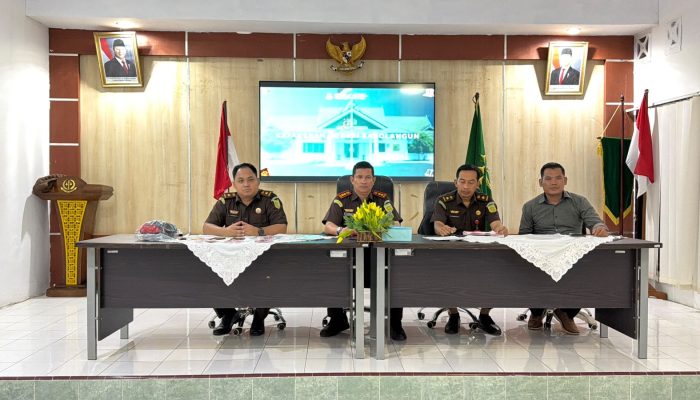 Kejari Sarolangun Terima Tahap II Dua Orang Tersangka Perkara Tindak Pidana Narkoba Puluhan Ribu Extacy dan Ratusan Etomidate